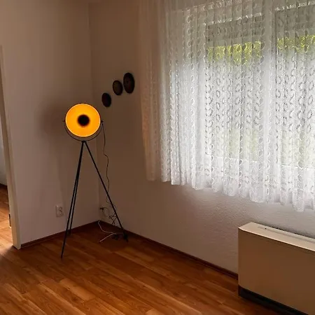 Gartenwohnung S-vahingen Us Barraks *
