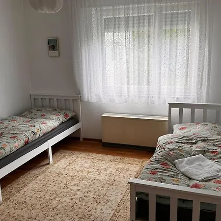 Gartenwohnung S-vahingen Us Barraks アパート